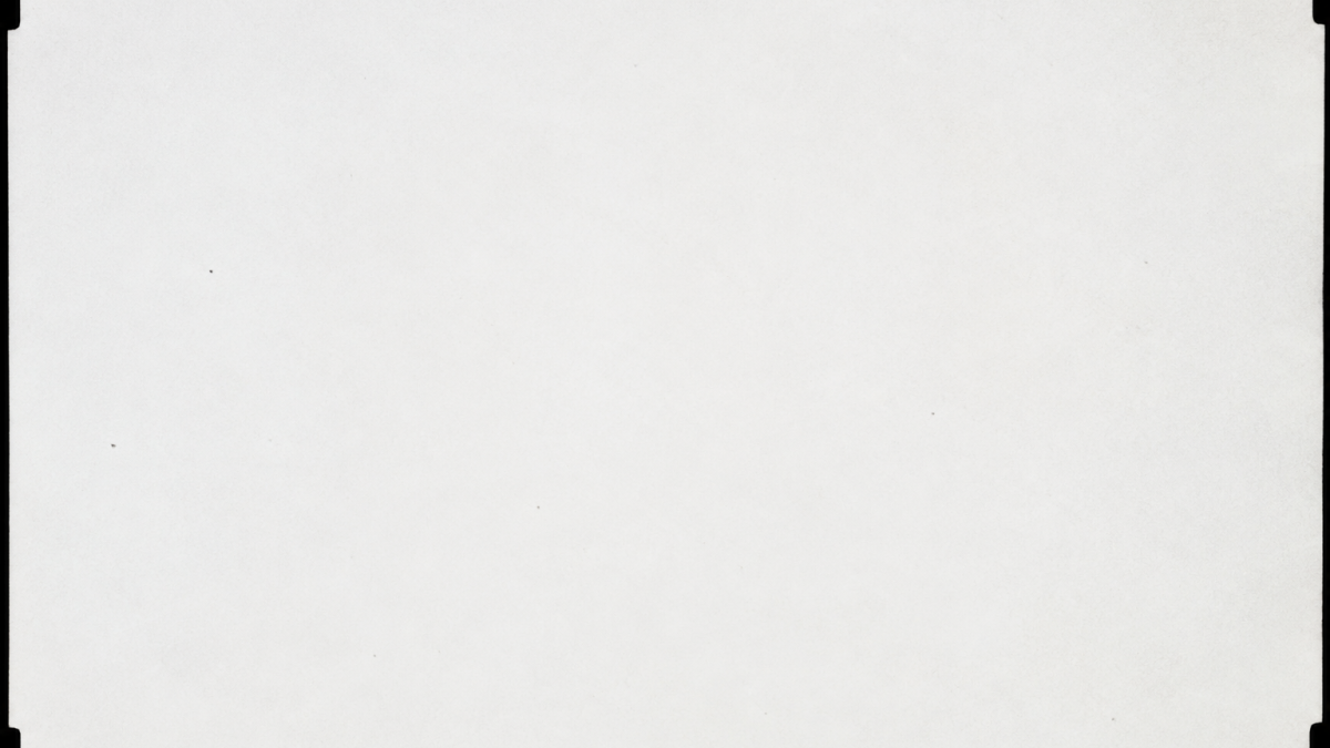 Document blanc avec marques de recadrage noires sur bords