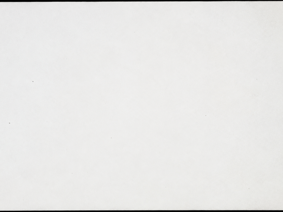 Document blanc avec marques de recadrage noires sur bords